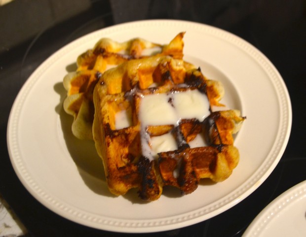 cinnamon roll waffles