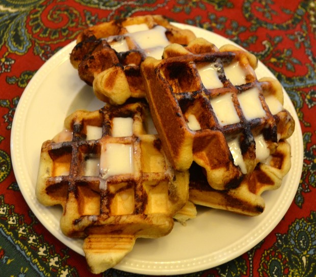 cinnamon roll waffles